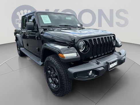 Used 2023 Jeep Gladiator Overland AWD/4WD image 2