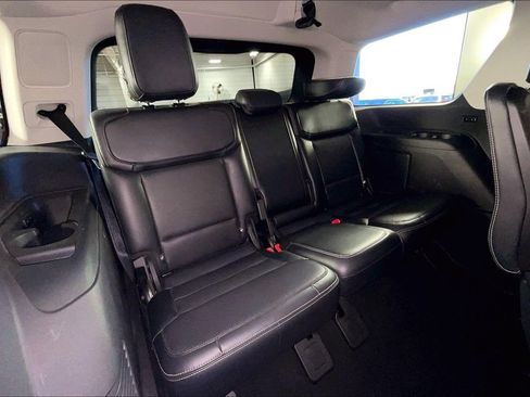 Used 2025 Ford Expedition Platinum image 40