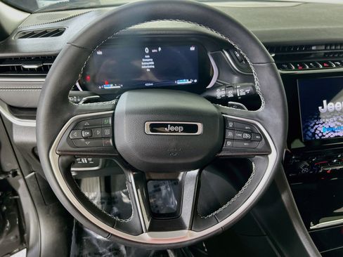 Used 2023 Jeep Grand Cherokee L Laredo AWD/4WD image 11