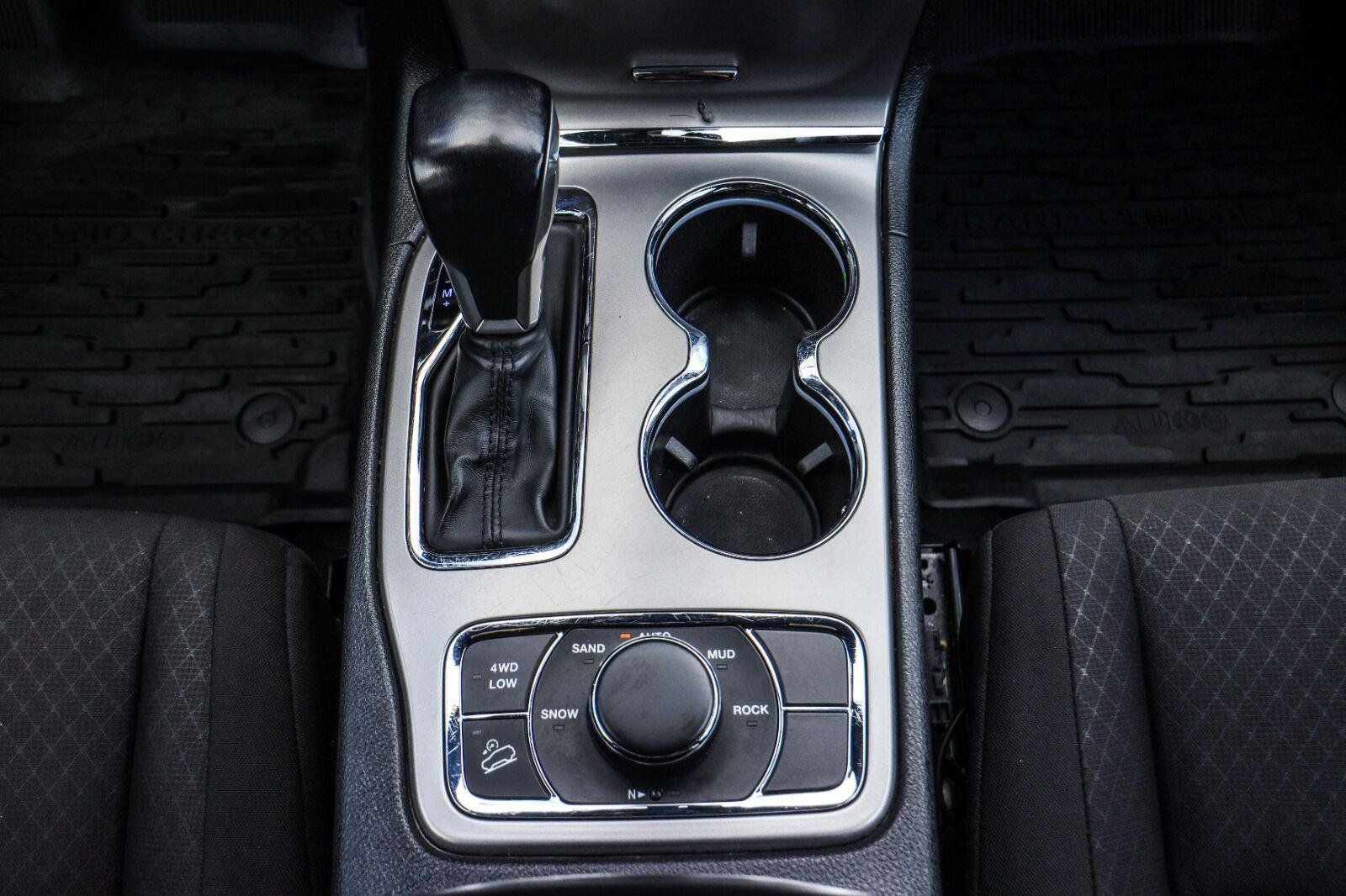 Used 2021 Jeep Grand Cherokee Laredo w/ Trailer Tow Group IV AWD/4WD image 29
