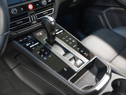 Certified 2026 Porsche Macan AWD/4WD image 20