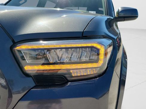 Used 2019 Toyota Tacoma SR5 RWD image 24