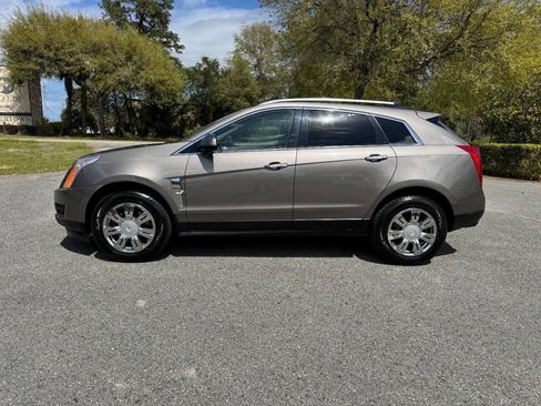 Used 2011 Cadillac SRX Luxury image 3