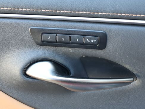 Used 2023 Lexus ES 350 w/ Premium Package FWD image 13