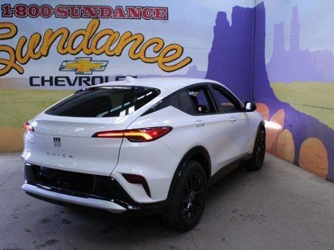 Used 2025 Buick Envista Sport Touring image 4