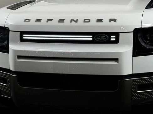 New 2025 Land Rover Defender 110 X-Dynamic SE AWD/4WD image 12