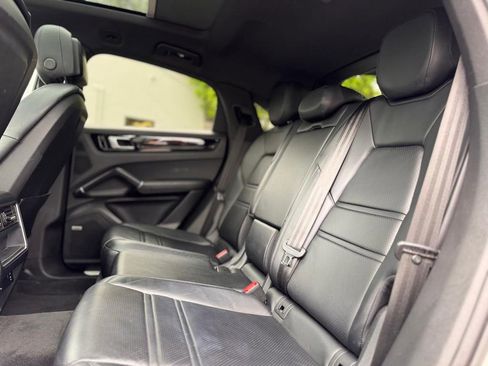 Used 2021 Porsche Cayenne Coupe AWD/4WD image 24