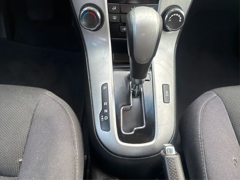 Used 2015 Chevrolet Cruze LT image 25