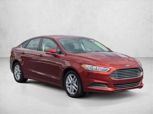 Used 2014 Ford Fusion SE FWD image 3