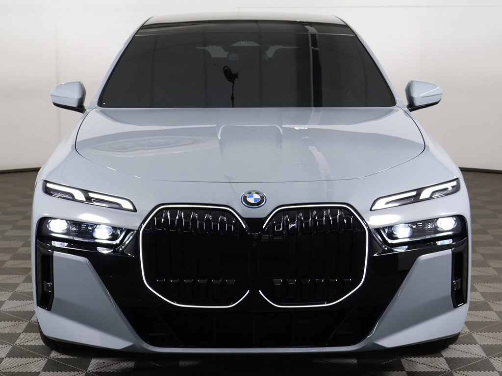 Used 2025 BMW i7 xDrive60 w/ Premium Package AWD/4WD image 14