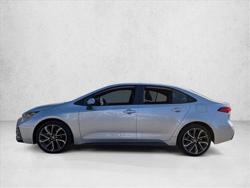 Used 2022 Toyota Corolla SE image 2