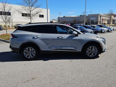 Used 2023 Kia Sportage SX image 9