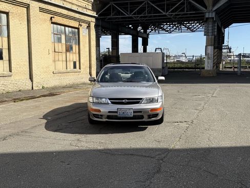 Used 1998 Nissan Maxima GXE FWD image 15