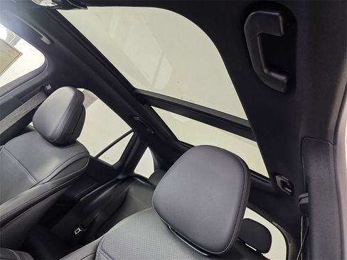 New 2026 Mercedes-Benz GLC 300 image 9