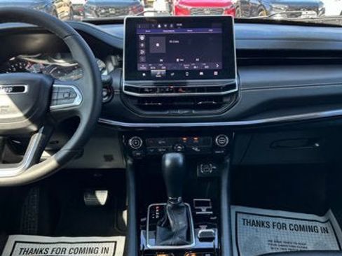 Used 2024 Jeep Compass Latitude w/ Altitude Special Edition image 8