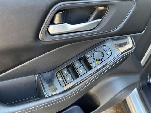 Used 2025 Nissan Rogue SV image 18