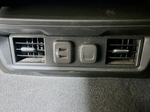 Used 2022 Chevrolet Silverado 1500 LT AWD/4WD image 17