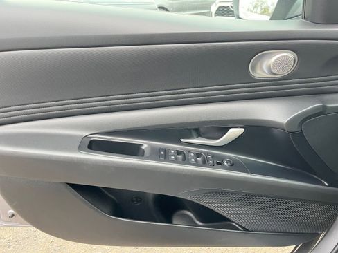 Used 2025 Hyundai Elantra SEL image 20