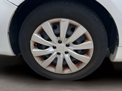 Used 2013 Toyota Corolla LE FWD image 40