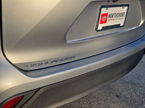 Certified 2024 Toyota Highlander XLE image 5