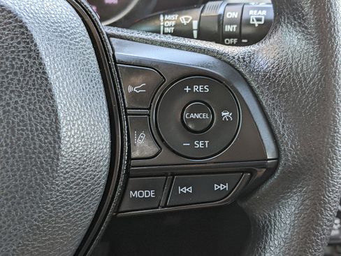 Used 2021 Toyota RAV4 XLE image 22