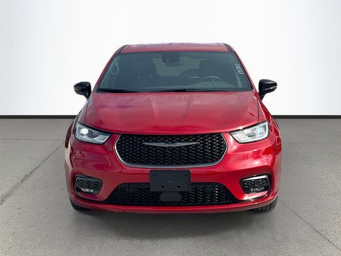 New 2026 Chrysler Pacifica Select image 2