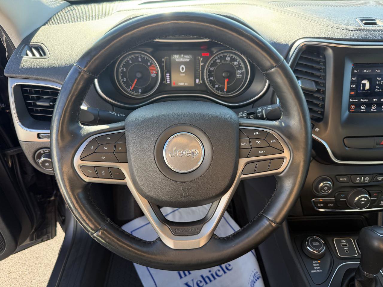 Used 2019 Jeep Cherokee Latitude Plus w/ Cold Weather Group AWD/4WD image 25