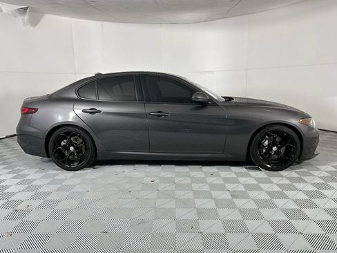 Used 2023 Alfa Romeo Giulia Sprint RWD image 9