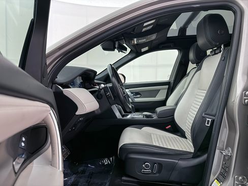 Used 2022 Land Rover Discovery Sport SE R-Dynamic image 17