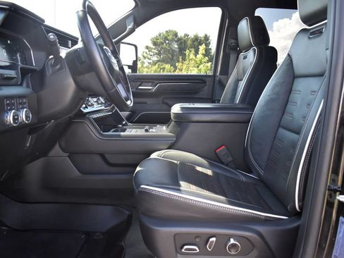Used 2025 GMC Sierra 2500 AT4X AWD/4WD image 4