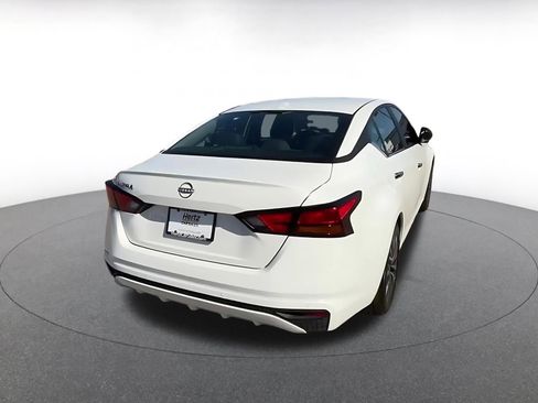 Used 2025 Nissan Altima 2.5 SV FWD image 15