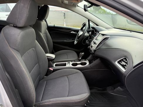 Used 2017 Chevrolet Cruze LS FWD image 18
