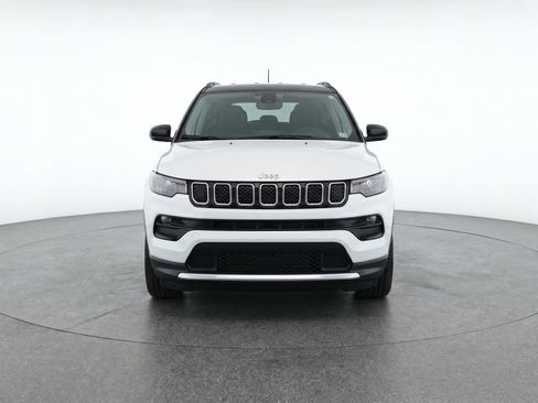 Used 2025 Jeep Compass Limited AWD/4WD image 2