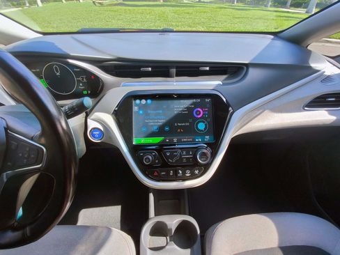 Used 2017 Chevrolet Bolt LT FWD image 10