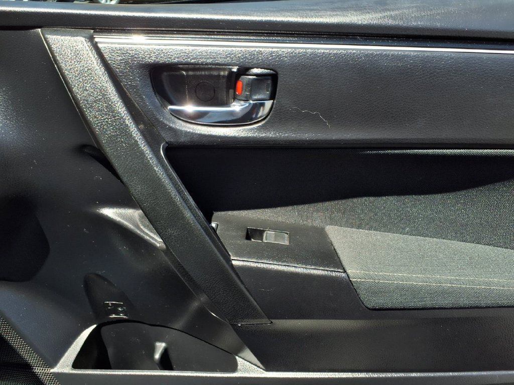 Used 2017 Toyota Corolla LE w/ Carpet Mat Package (TMS) FWD image 38