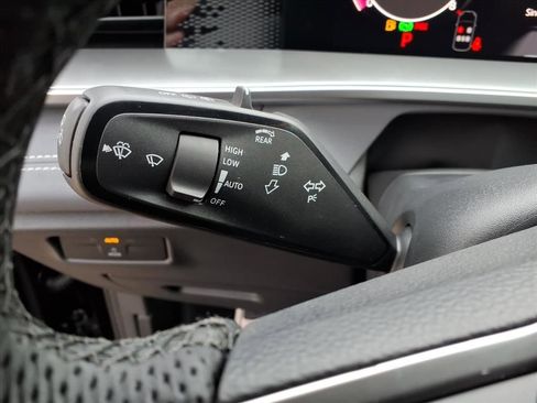 New 2026 Volkswagen Tiguan SE R-Line image 13