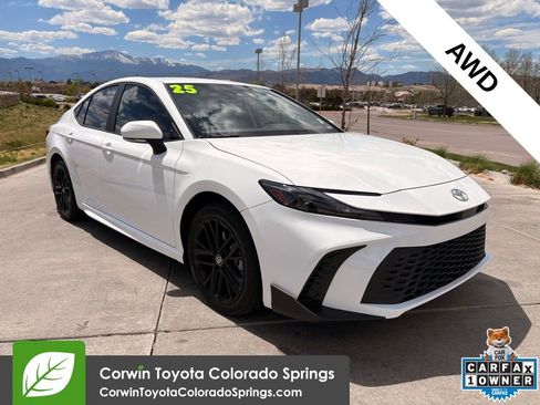 Used 2025 Toyota Camry SE AWD/4WD image 1