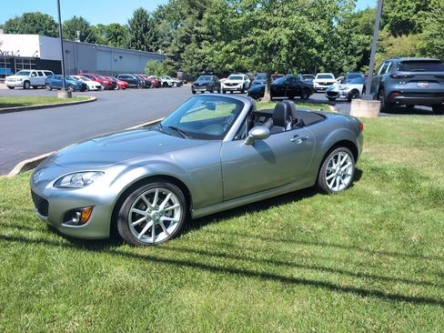 Used 2010 MAZDA MX-5 Miata Grand Touring w/ Premium Pkg RWD image 20