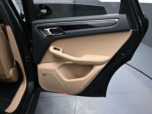 New 2026 Porsche Macan image 25