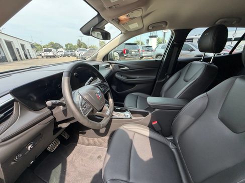 Used 2024 Buick Encore GX Sport Touring w/ Comfort Package FWD image 4