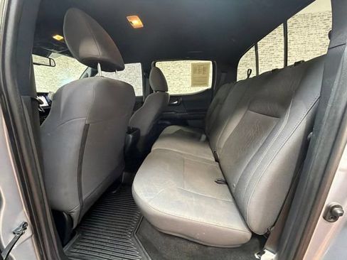 Used 2019 Toyota Tacoma TRD Off-Road AWD/4WD image 14