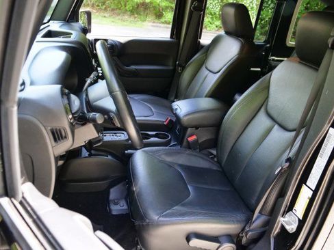 Used 2015 Jeep Wrangler Unlimited Sahara image 3