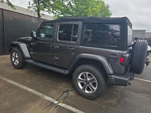 Used 2022 Jeep Wrangler Unlimited Sahara w/ Cold Weather Group AWD/4WD image 4
