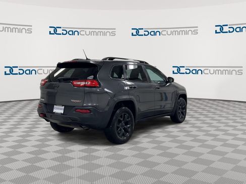 Used 2015 Jeep Cherokee Trailhawk AWD/4WD image 8