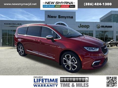 New 2026 Chrysler Pacifica Pinnacle image 1