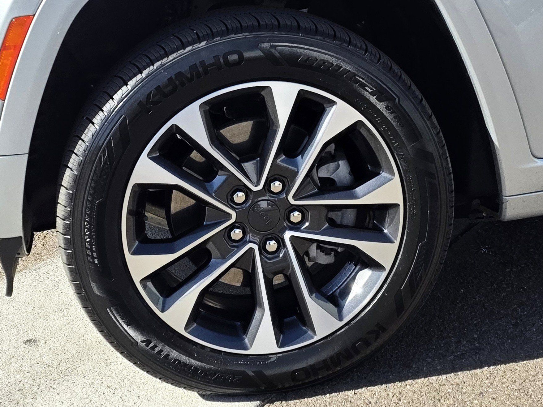 Certified 2023 Jeep Grand Cherokee Overland AWD/4WD image 9