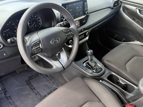 Used 2018 Hyundai Elantra GT FWD image 8