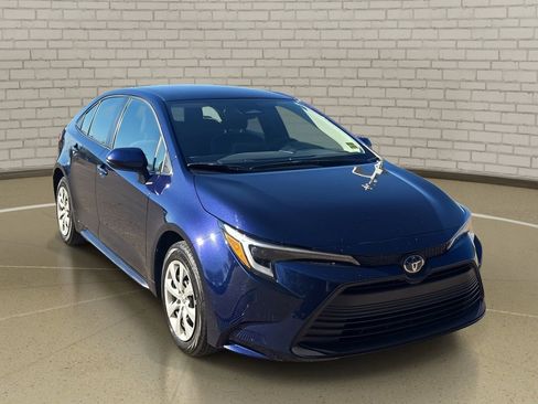 Used 2025 Toyota Corolla LE w/ Carpet Mat Package (TMS) image 3