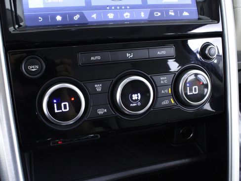 Used 2017 Land Rover Discovery HSE image 27