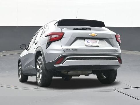 Used 2025 Chevrolet Trax LT w/ Driver Confidence Package FWD image 49